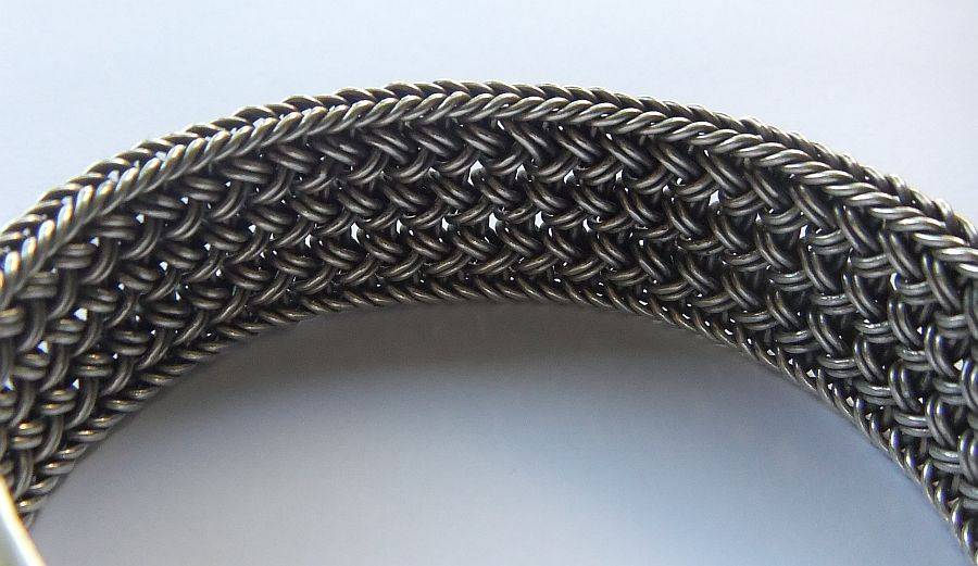 A GORGEOUS HEAVY AND WIDE STRONG QUALITY WOVEN "LINK" STERLING SILVER BRACELET WITH FLORAL CLASP !!
