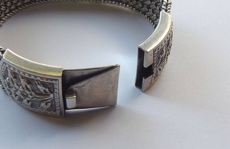 A GORGEOUS HEAVY AND WIDE STRONG QUALITY WOVEN "LINK" STERLING SILVER BRACELET WITH FLORAL CLASP !!
