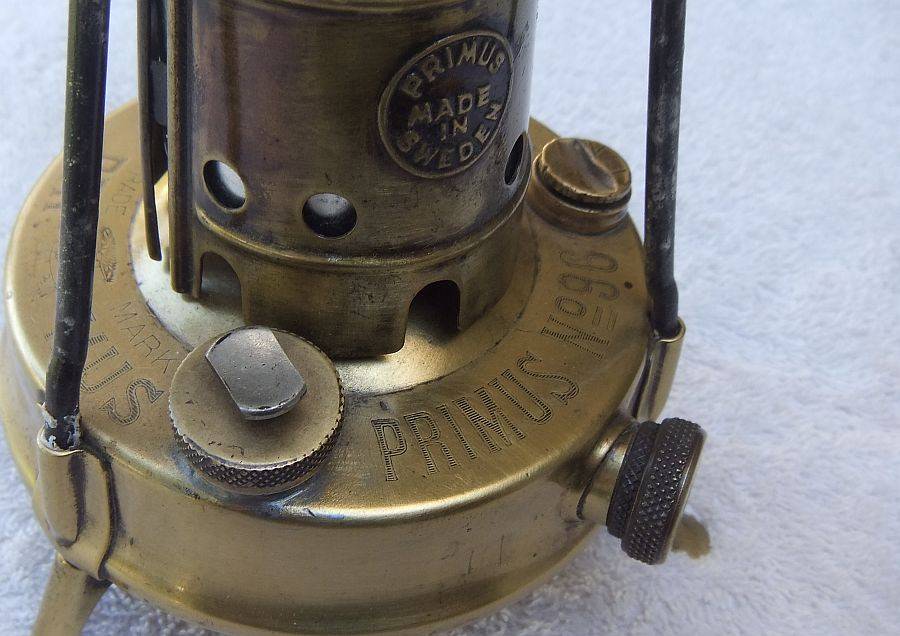 SJOE , TE PRAGTIG !! MADE IN SWEDEN...A VINTAGE SOLID BRASS PRIMUS STOVE NO 96 WITH FOLDABLE "LEGS"