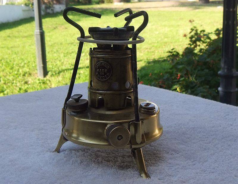 SJOE , TE PRAGTIG !! MADE IN SWEDEN...A VINTAGE SOLID BRASS PRIMUS STOVE NO 96 WITH FOLDABLE "LEGS"