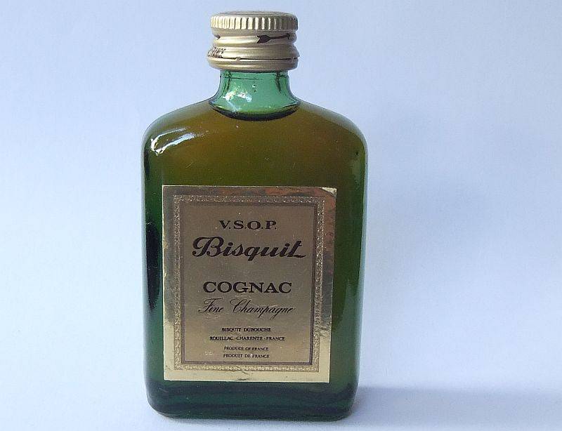 SEALED !! 40 ML VINTAGE MINIATURE !! 40 % ALCOHOL ...""BISQUIT"" FRENCH COGNAC !! RESEARCH THESE !!