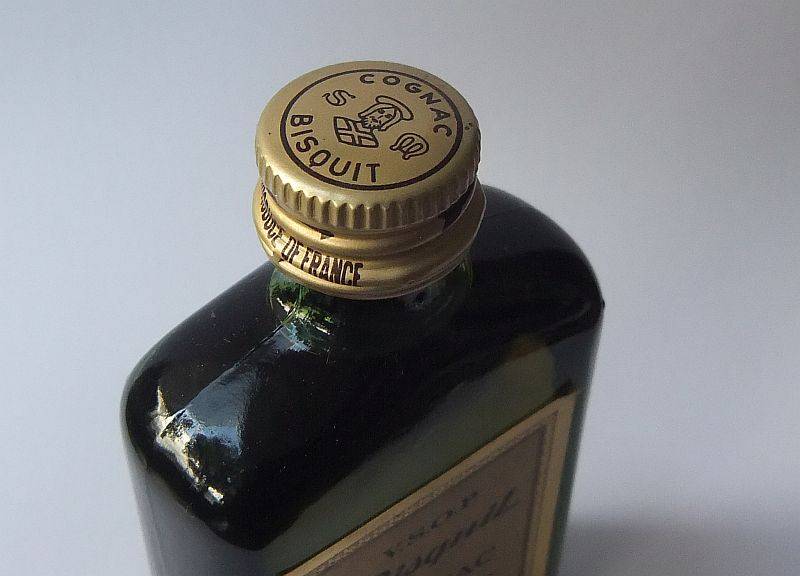 SEALED !! 40 ML VINTAGE MINIATURE !! 40 % ALCOHOL ...""BISQUIT"" FRENCH COGNAC !! RESEARCH THESE !!