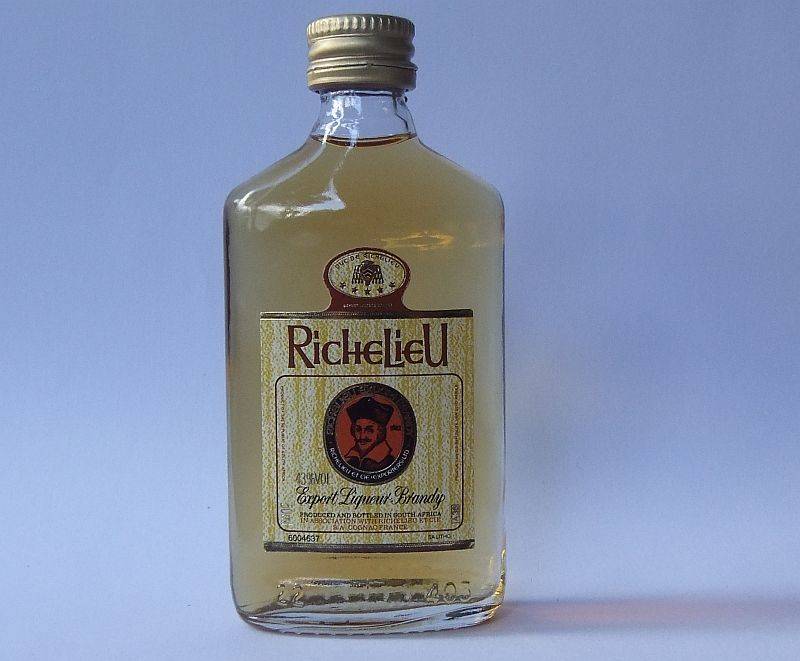 SOUTH AFRICAN !! SEALED !! 50 ML VINTAGE MINIATURE !! 43 % ALCOHOL ...""RICHELIEU"" LIQUEUR BRANDY