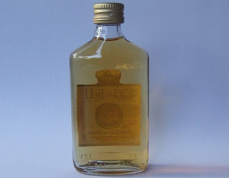 SOUTH AFRICAN !! SEALED !! 50 ML VINTAGE MINIATURE !! 43 % ALCOHOL ...""RICHELIEU"" LIQUEUR BRANDY