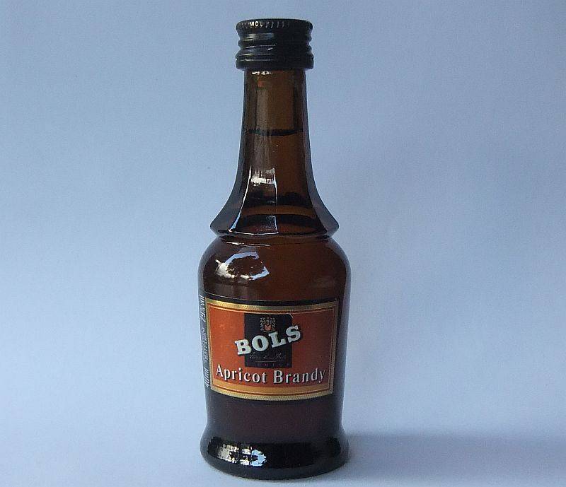 SEALED !! 40 ML VINTAGE MINIATURE !! 29 % ALCOHOL ..."BOLS" APRICOT BRANDY