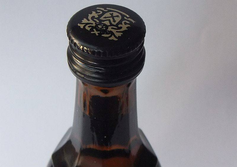 SEALED !! 40 ML VINTAGE MINIATURE !! 29 % ALCOHOL ..."BOLS" APRICOT BRANDY