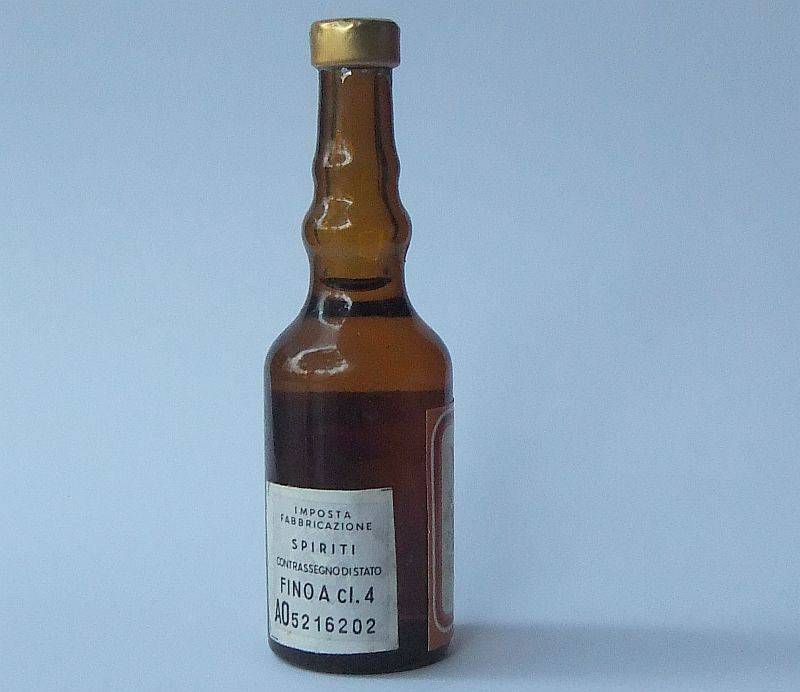SEALED !! 16 ML VINTAGE MINIATURE !! UNKNOWN % ALCOHOL ..."NOUGAT CREAM" ITALIAN
