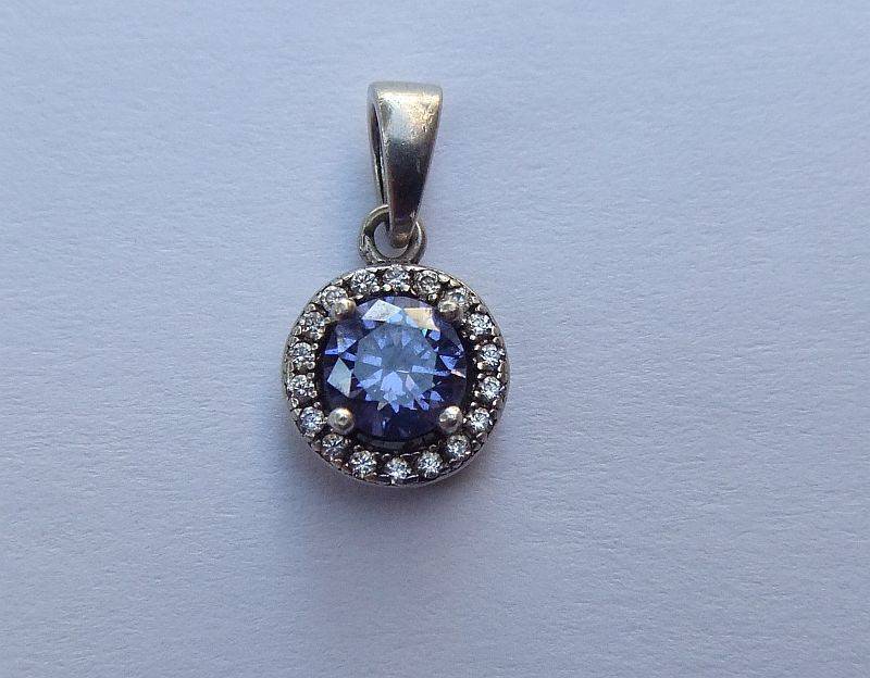 AN ELEGANT SOLID STERLING SILVER PENDANT WITH A BEAUTIFUL FACETED BLUE STONE !! FREE COMBINING !!