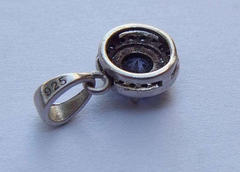 AN ELEGANT SOLID STERLING SILVER PENDANT WITH A BEAUTIFUL FACETED BLUE STONE !! FREE COMBINING !!