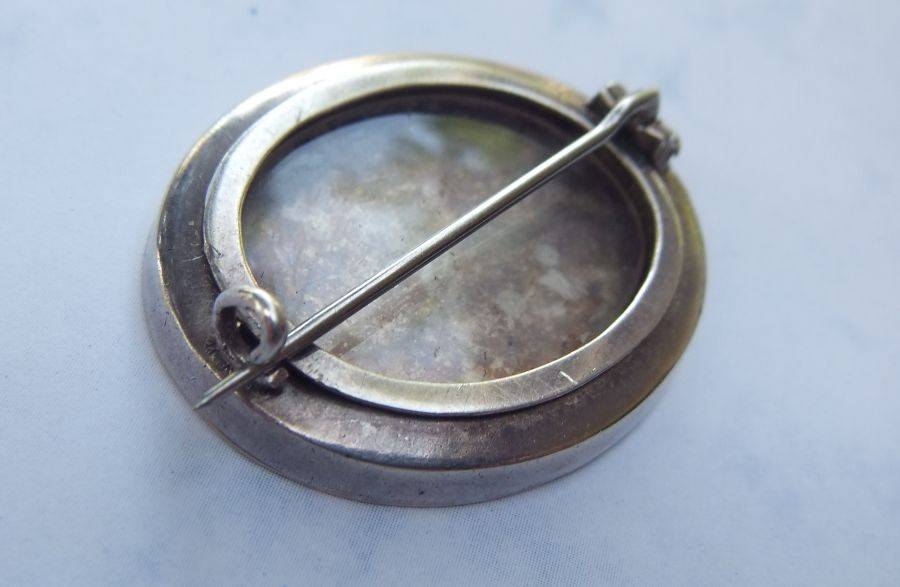 GORGEOUS !! A RARE ANTIQUE STERLING SILVER REMEMBRANCE BROOCH WITH YELLOW AND ROSE GOLD ACCENTS !!
