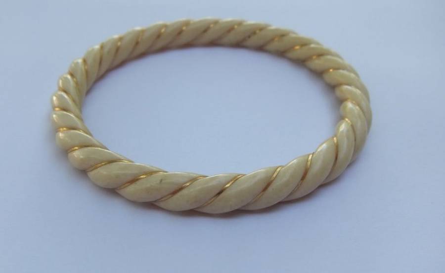 AN EXQUISITE VINTAGE DESIGNER STAMPED CARVED BONE BANGLE WRAPPED IN 14 CT GOLD !! LOOK AND READ !!