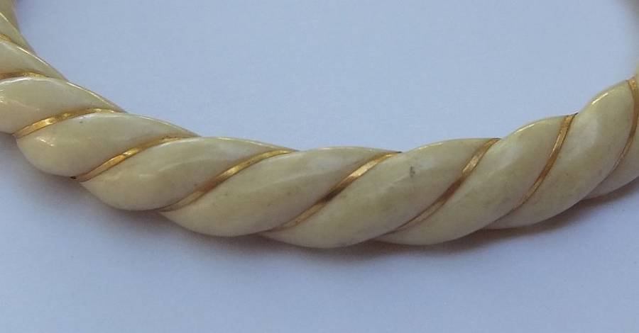 AN EXQUISITE VINTAGE DESIGNER STAMPED CARVED BONE BANGLE WRAPPED IN 14 CT GOLD !! LOOK AND READ !!