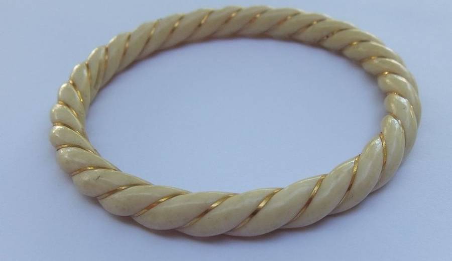 AN EXQUISITE VINTAGE DESIGNER STAMPED CARVED BONE BANGLE WRAPPED IN 14 CT GOLD !! LOOK AND READ !!