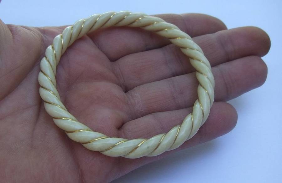 AN EXQUISITE VINTAGE DESIGNER STAMPED CARVED BONE BANGLE WRAPPED IN 14 CT GOLD !! LOOK AND READ !!