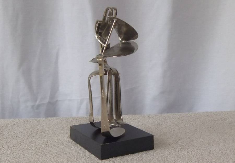 WOW !! A SUPERB CUTLERY ""PIANO MAN "" STATUE BY ARGENTINIAN ARTIST HUGO DE RITIS !! SO COOL !!