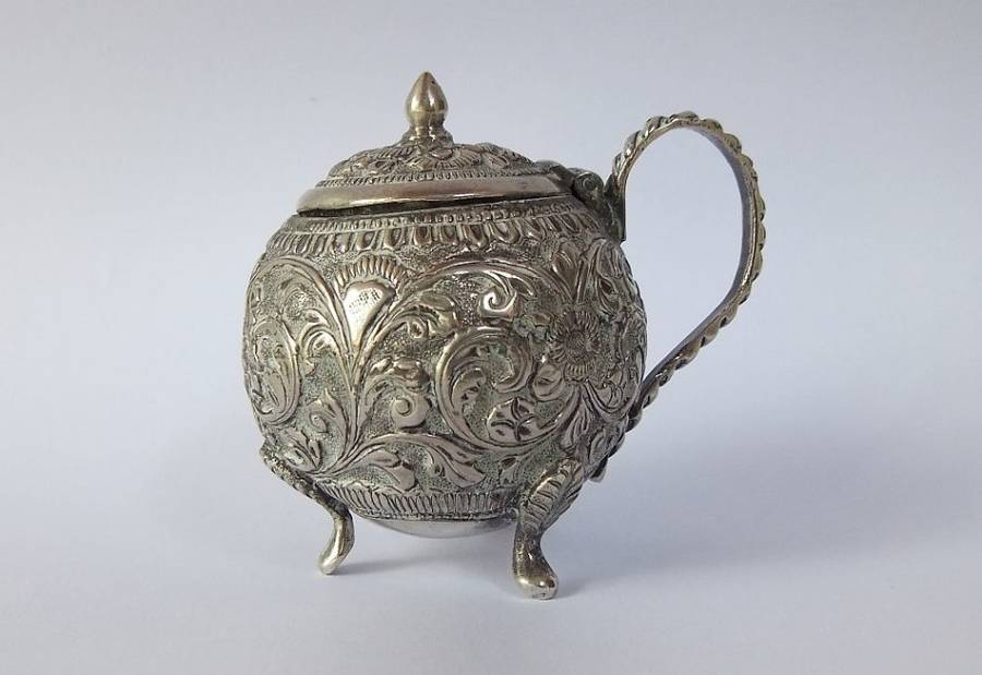 CIRCA 1880 !! A RARE SOLID STERLING SILVER COLONIAL INDIA MUSTARD POT !! 51.8 GRAMS !! HIGH VALUE !!