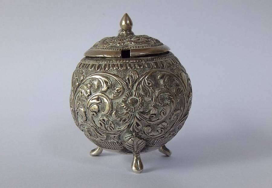 CIRCA 1880 !! A RARE SOLID STERLING SILVER COLONIAL INDIA MUSTARD POT !! 51.8 GRAMS !! HIGH VALUE !!