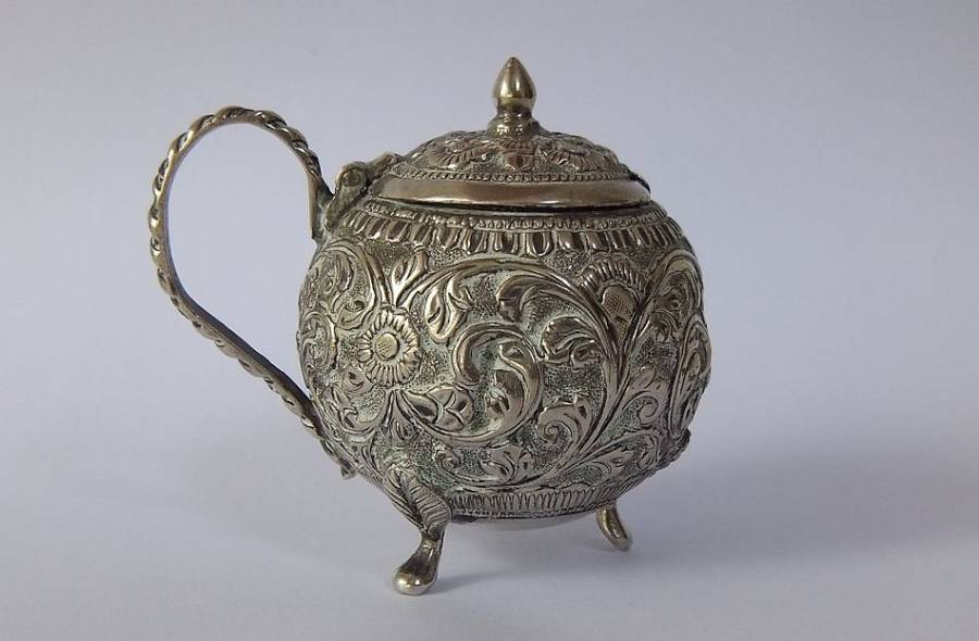 CIRCA 1880 !! A RARE SOLID STERLING SILVER COLONIAL INDIA MUSTARD POT !! 51.8 GRAMS !! HIGH VALUE !!