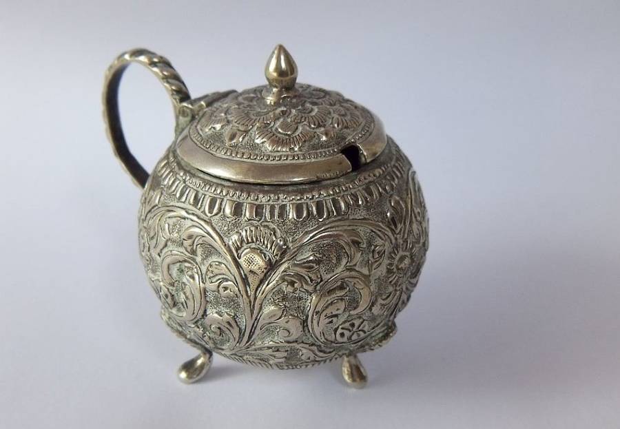 CIRCA 1880 !! A RARE SOLID STERLING SILVER COLONIAL INDIA MUSTARD POT !! 51.8 GRAMS !! HIGH VALUE !!