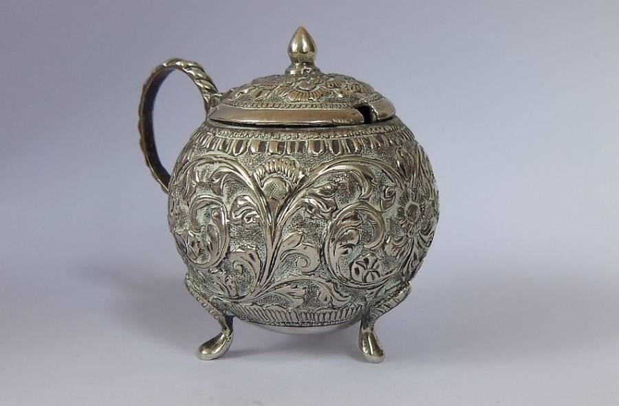 CIRCA 1880 !! A RARE SOLID STERLING SILVER COLONIAL INDIA MUSTARD POT !! 51.8 GRAMS !! HIGH VALUE !!