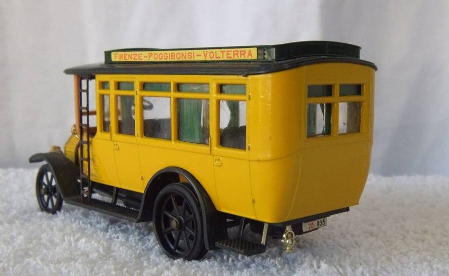 A SUPERB DETAILED 1:43 SCALE MODEL OF THE "" FIAT OMNIBUS "":BY RIO !! MADE IN ITALY !! AWESOME !!