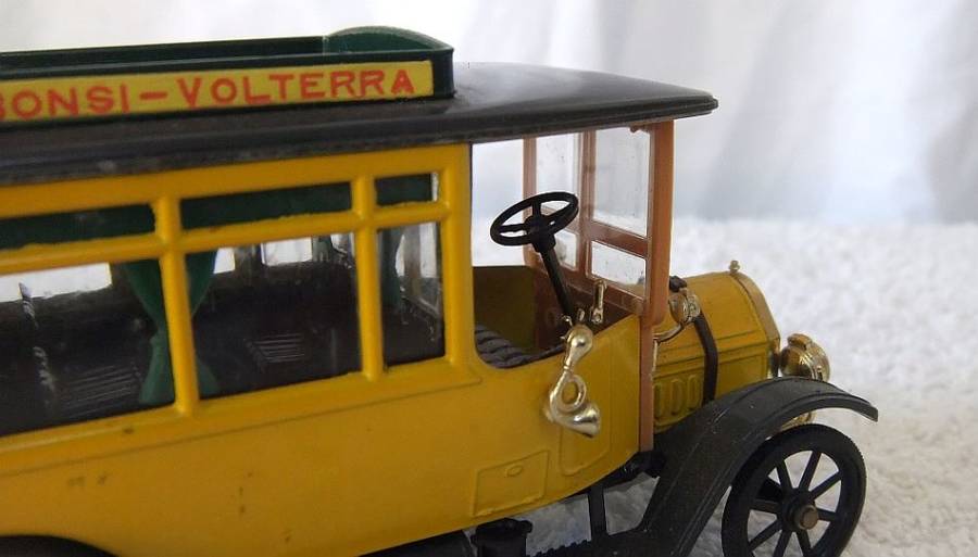 A SUPERB DETAILED 1:43 SCALE MODEL OF THE "" FIAT OMNIBUS "":BY RIO !! MADE IN ITALY !! AWESOME !!