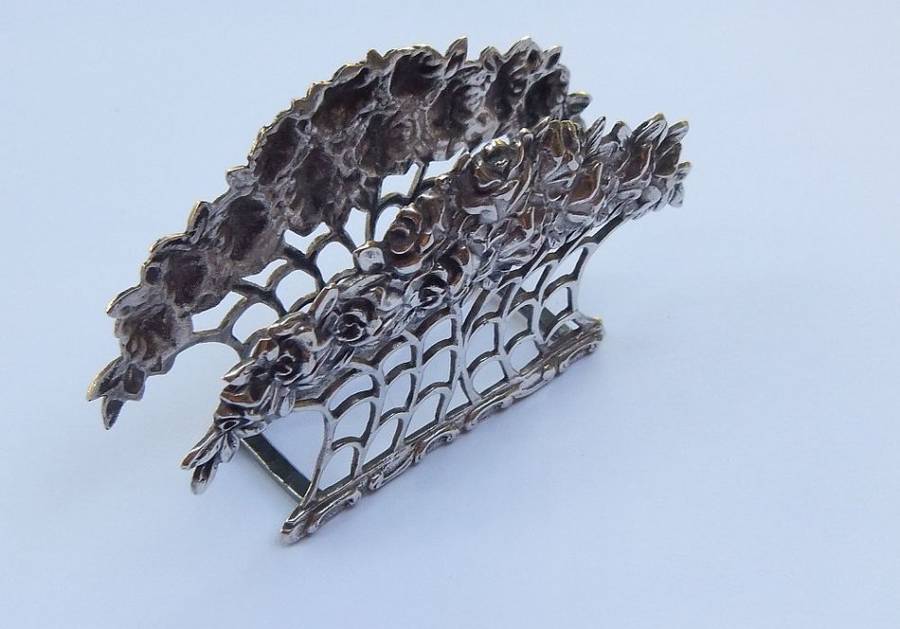 RARE FIND !! AN OLD SOLID 80% SILVER SERVIETTE OR LETTER HOLDER WITH INTRICATE ROSE DETAIL !!