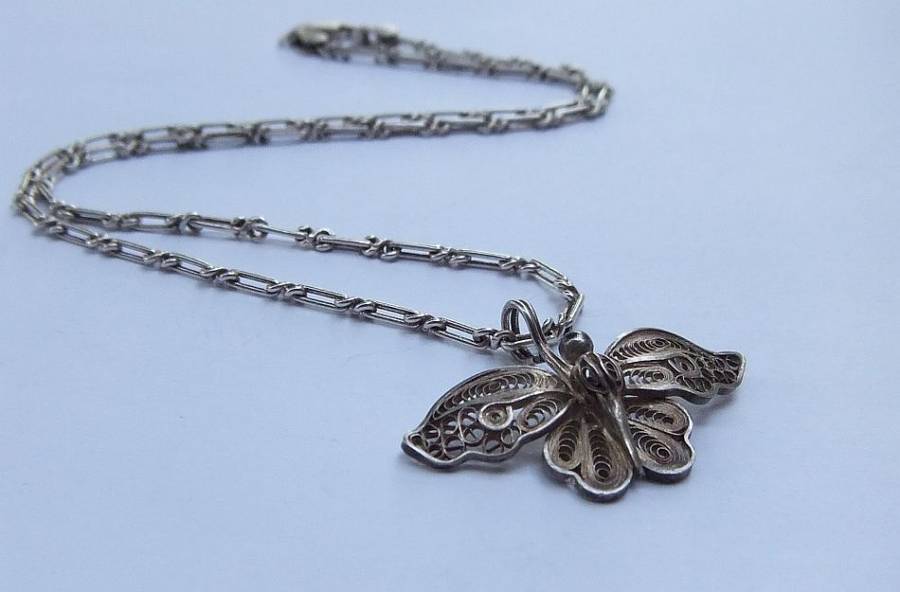 RARE FIND !!A VINTAGE STERLING SILVER FILIGREE BUTTERFLY PENDANT & STERLING SILVER DESIGNER NECKLACE
