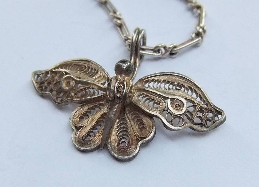RARE FIND !!A VINTAGE STERLING SILVER FILIGREE BUTTERFLY PENDANT & STERLING SILVER DESIGNER NECKLACE