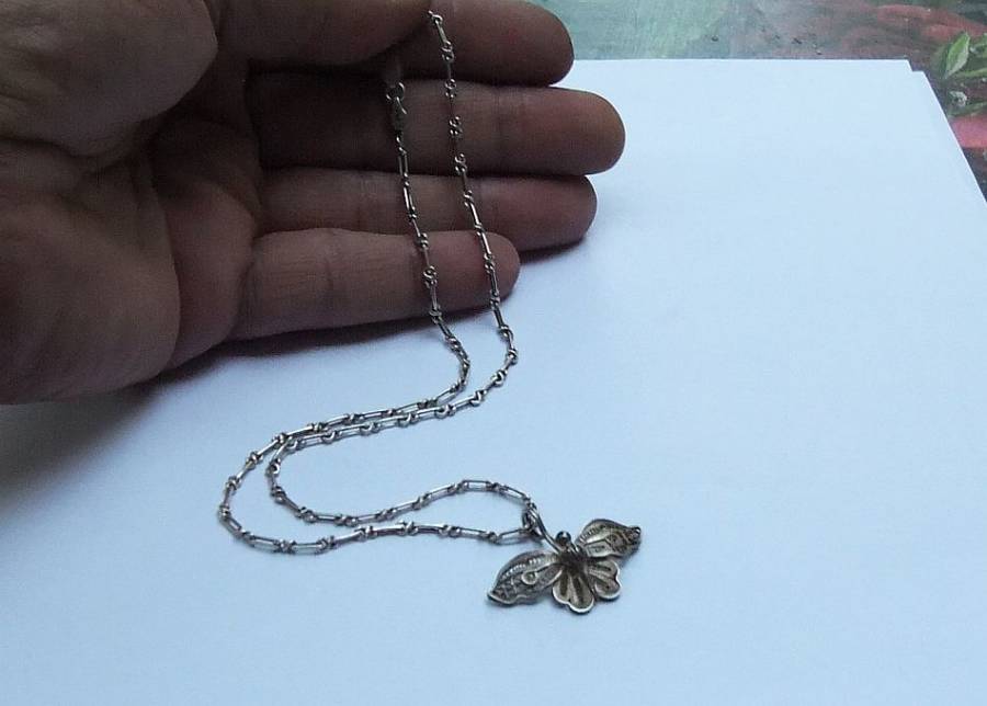 RARE FIND !!A VINTAGE STERLING SILVER FILIGREE BUTTERFLY PENDANT & STERLING SILVER DESIGNER NECKLACE