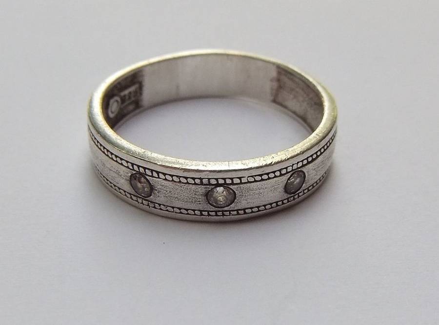 EXTRA BIG !! A MAGNIFICENT QUALITY SOLID STERLING SILVER DESIGNER RING SET WITH 3 FACETED STONES !!