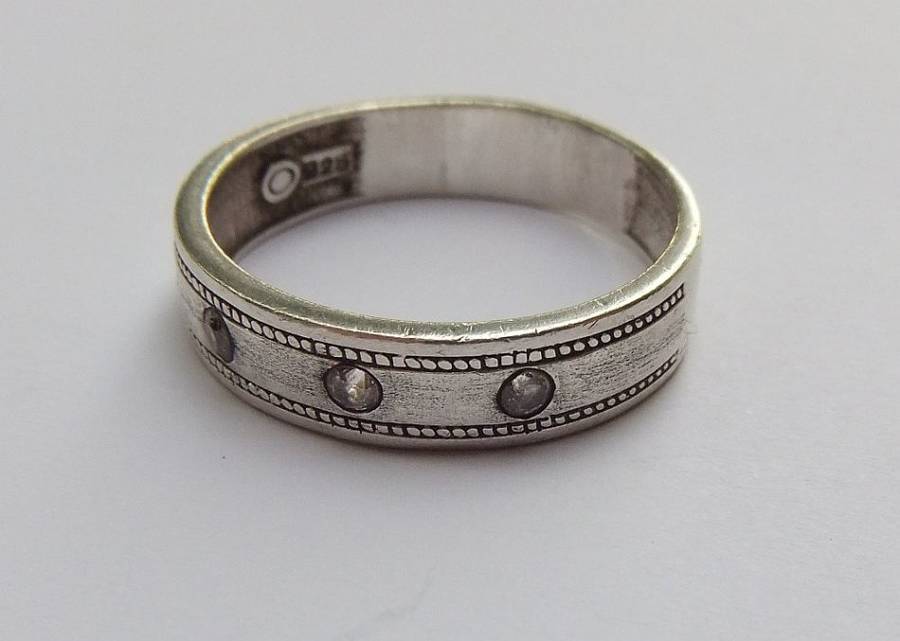 EXTRA BIG !! A MAGNIFICENT QUALITY SOLID STERLING SILVER DESIGNER RING SET WITH 3 FACETED STONES !!