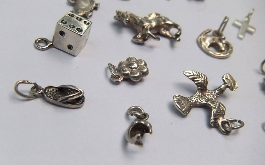 A FABULOUS JOB LOT OF 15 STERLING SILVER CHARMS / PENDANTS !! BID FOR THE LOT !! SCORE !!