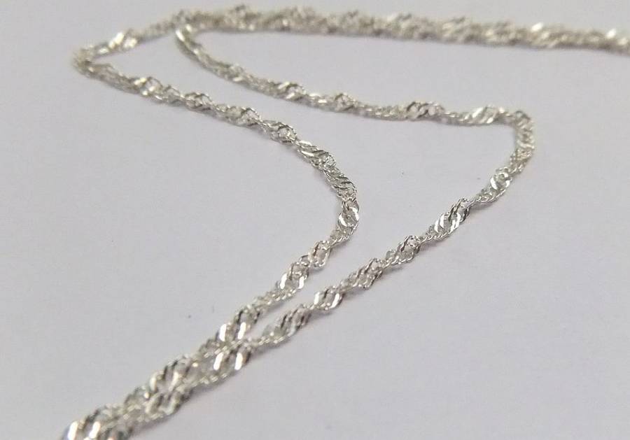 AN ELEGANT BRAND NEW 42CM STERLING SILVER NECKLACE WITH A SOLID STERLING SILVER HEART PENDANT !! WOW