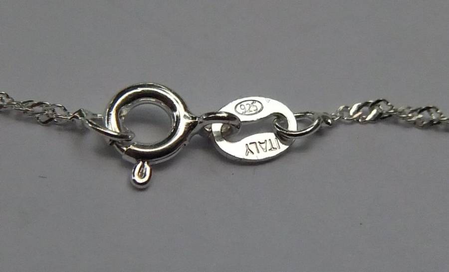 AN ELEGANT BRAND NEW 42CM STERLING SILVER NECKLACE WITH A SOLID STERLING SILVER HEART PENDANT !! WOW