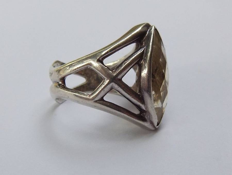 A UNIQUE SOLID STERLING SILVER RING SET WITH A LARGE FACETED STONE - POSSIBLY CITRINE - STAMPED !!