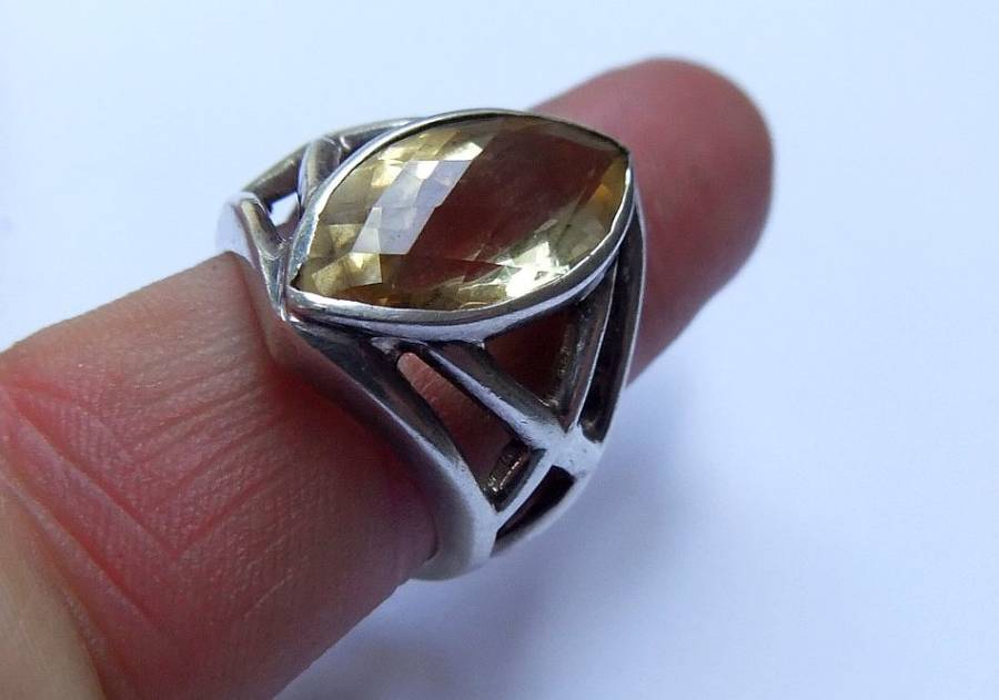 A UNIQUE SOLID STERLING SILVER RING SET WITH A LARGE FACETED STONE - POSSIBLY CITRINE - STAMPED !!