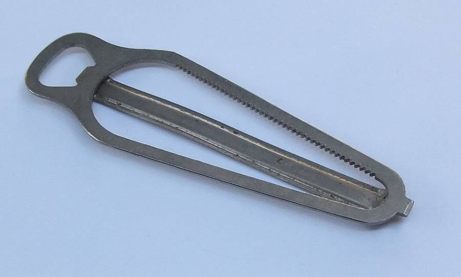 A VINTAGE BOTTLE OPENER / LID REMOVER MADE IN ENGLAND