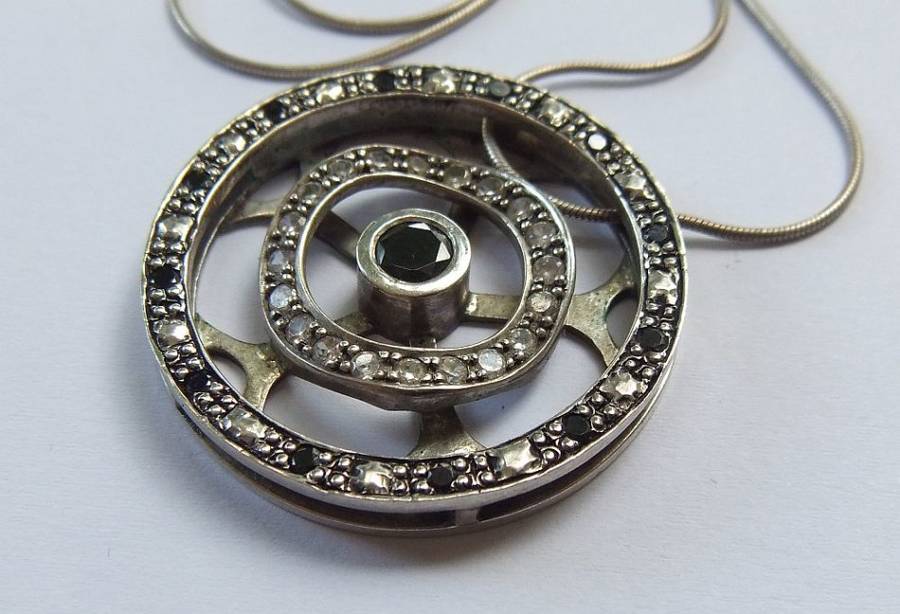 A STYLISH STERLING SILVER "WHEEL" PENDANT SET WITH VARIOUS STONES PLUS A STERLING SILVER NECKLACE !!