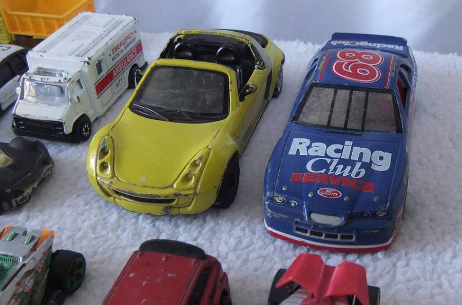 AN INTERESTING JOBLOT OF VARIOUS PRELOVED DIE CAST VEHICLES !! BID FOR THE LOT !!