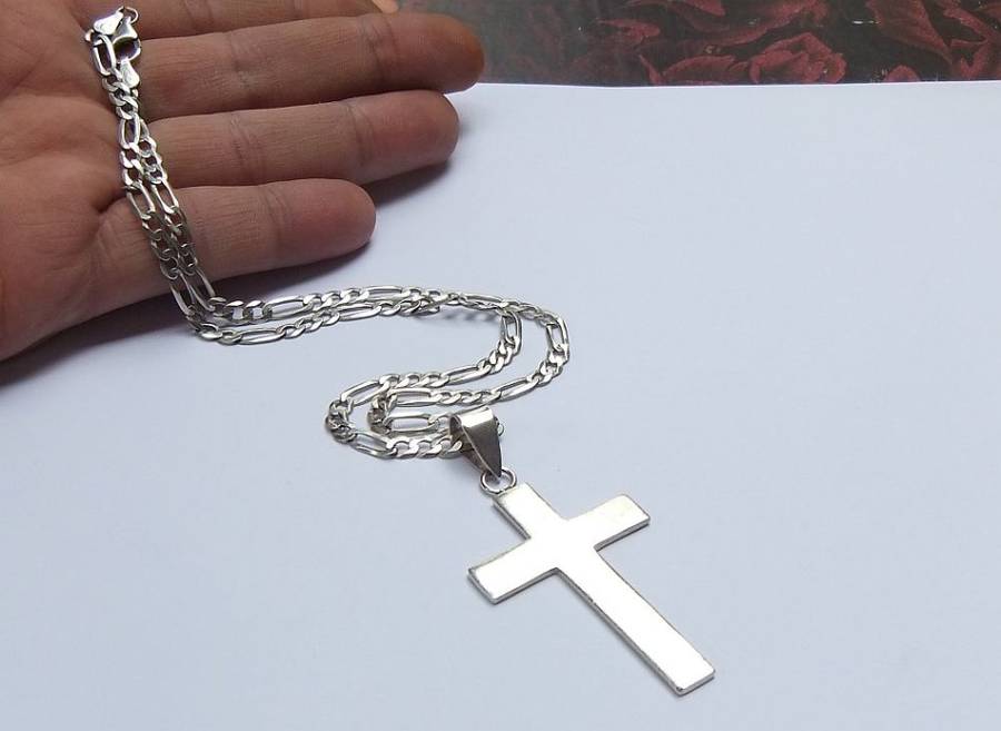 A GOOD QUALITY STERLING SILVER FIGARO STYLE NECKLACE WITH A SOLID STERLING SILVER CROSS PENDANT !!