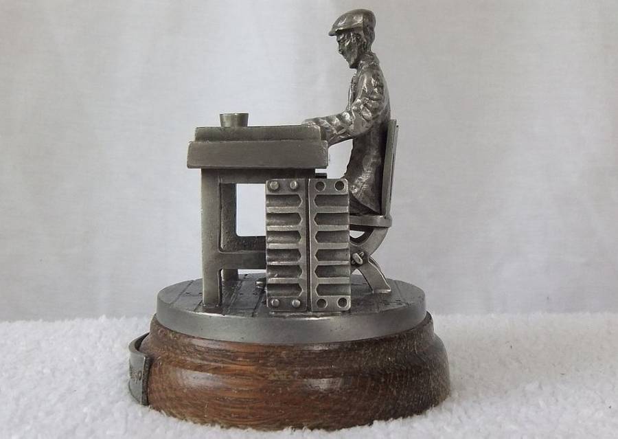 MADE FOR P.G.C HAJENIUS CIGARS OF AMSTERDAM !! A PEWTER STATUE OF A CIGAR ROLLER !! STAMPED !! WOW !