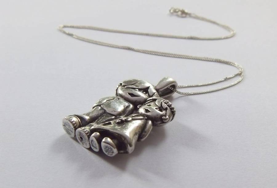 AN EXTREMELY ADORABLE BOY & GIRL BIG HOLLOW STERLING SILVER PENDANT WITH A STERLING SILVER NECKLACE