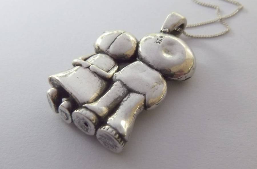 AN EXTREMELY ADORABLE BOY & GIRL BIG HOLLOW STERLING SILVER PENDANT WITH A STERLING SILVER NECKLACE