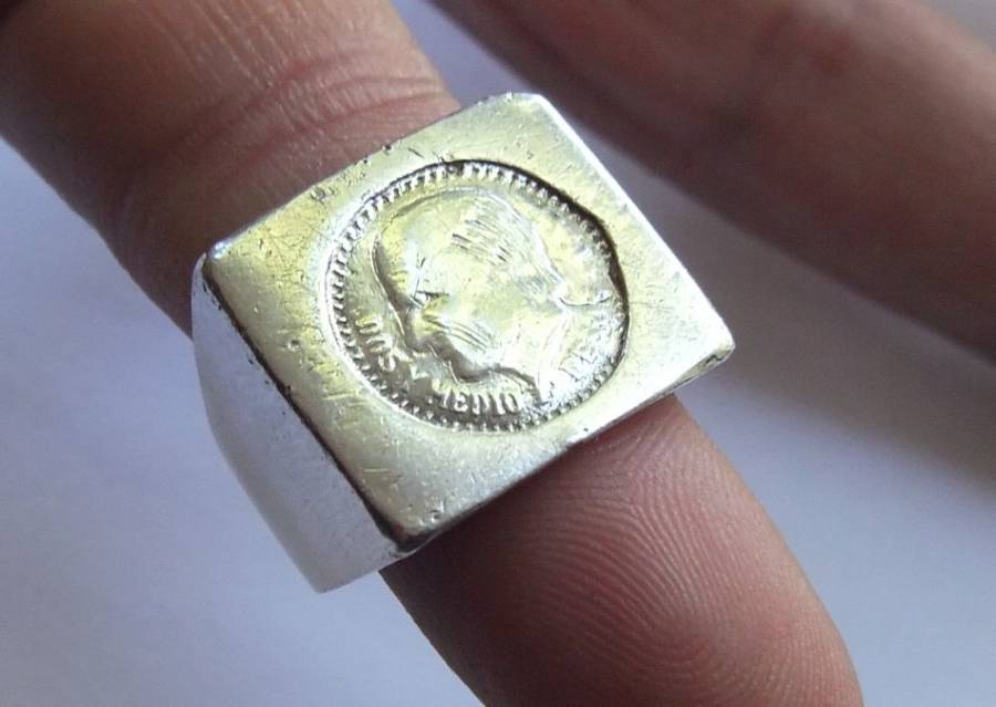 AN EYE CATCHING VINTAGE LOOK SOLID STERLING SILVER COIN RING !! STAMPED AND FULLY TESTED !!