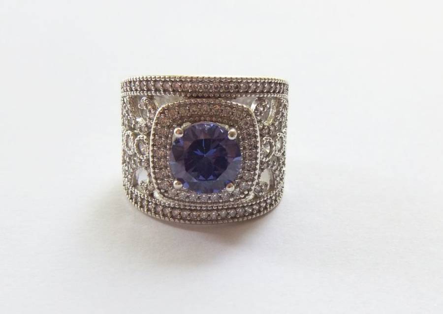 AN INCREDIBLE SOLID STERLING SILVER HALO RING SET WITH LOTS OF FACETED STONES !! MUST HAVE QUALITY !