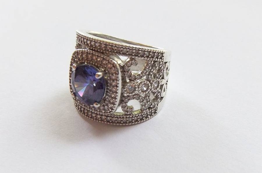 AN INCREDIBLE SOLID STERLING SILVER HALO RING SET WITH LOTS OF FACETED STONES !! MUST HAVE QUALITY !