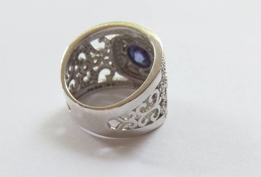 AN INCREDIBLE SOLID STERLING SILVER HALO RING SET WITH LOTS OF FACETED STONES !! MUST HAVE QUALITY !