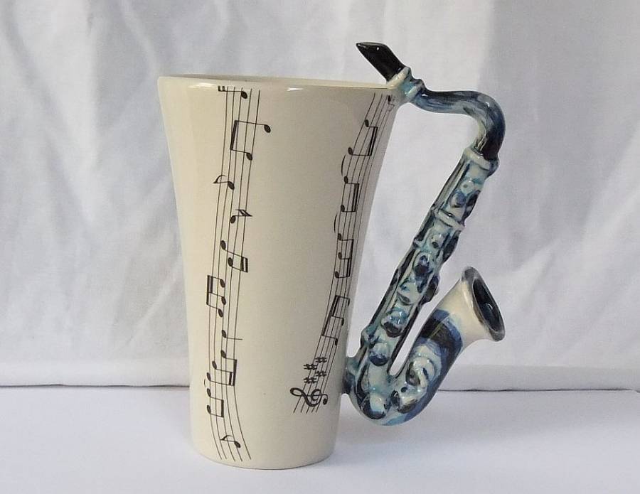 SO COOL !! A GREAT QUALITY SAXOPHONE / MUSIC THEMED COFFEE MUG BY BLUE WITCH !! GREAT DETAIL !!