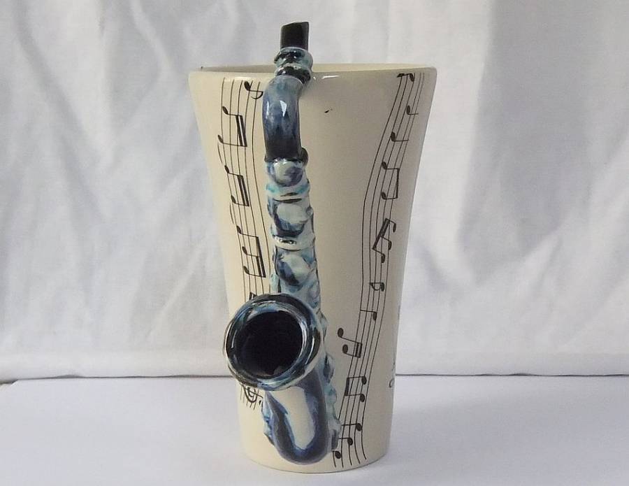 SO COOL !! A GREAT QUALITY SAXOPHONE / MUSIC THEMED COFFEE MUG BY BLUE WITCH !! GREAT DETAIL !!